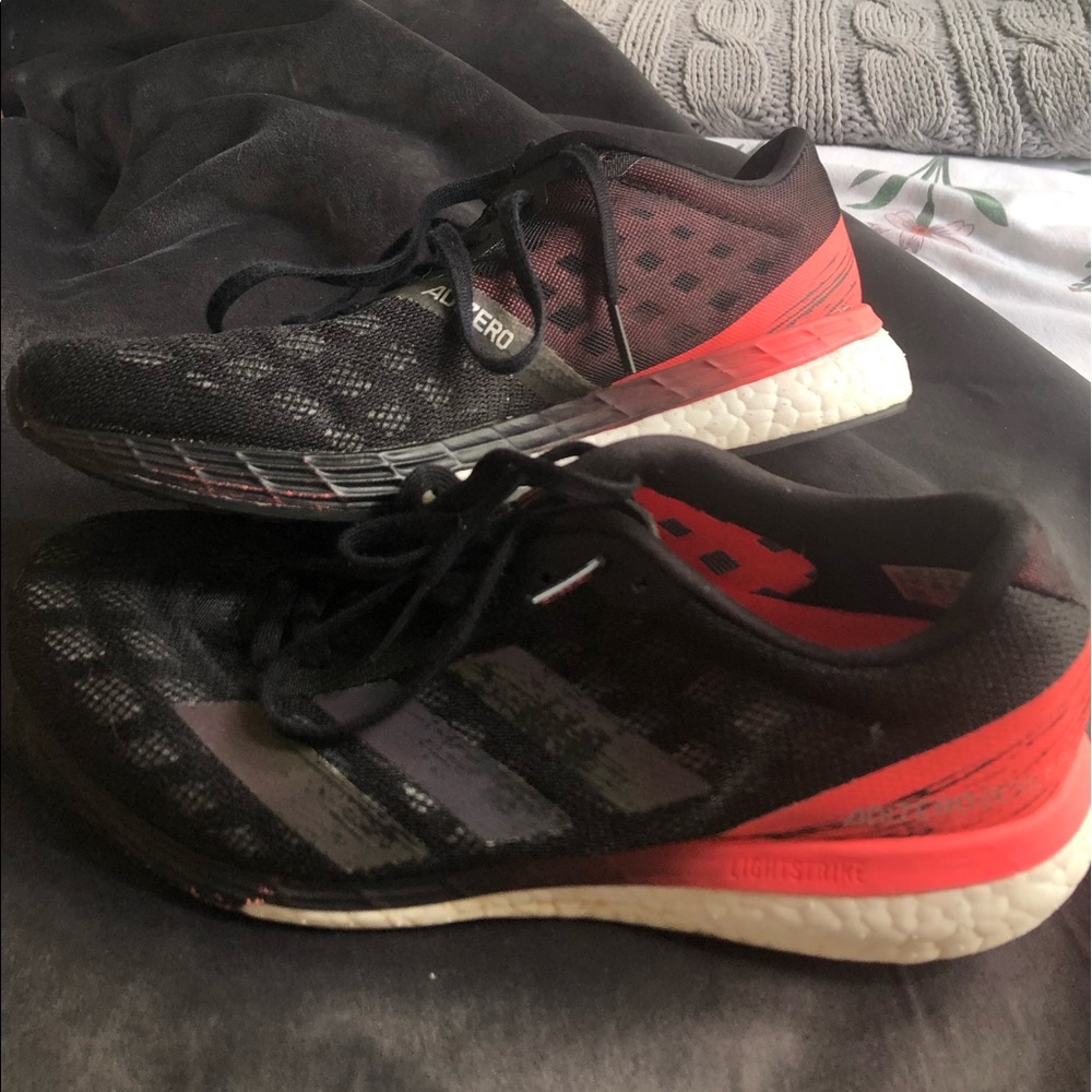 Adidas Boston’s size 8 women’s running shoe